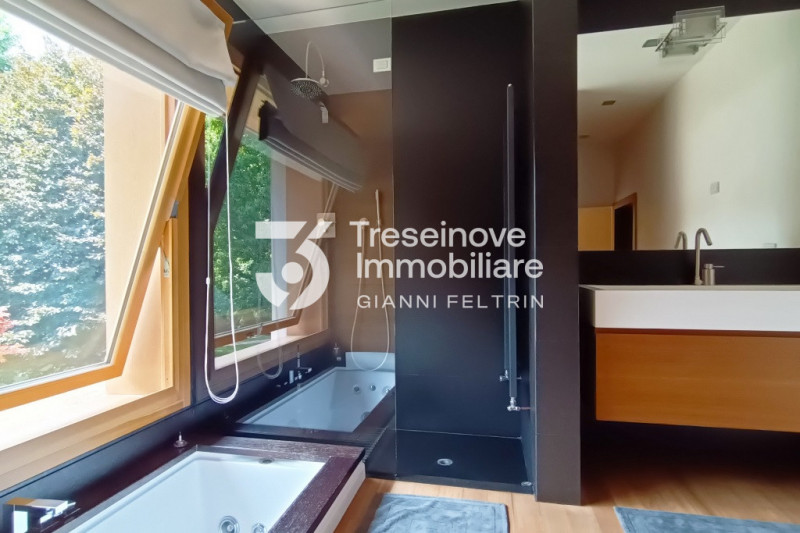 (Per INFO Feltrin ing. Gianni 3288349492) Proponiamo in vendita meravigliosa villa di design cont...