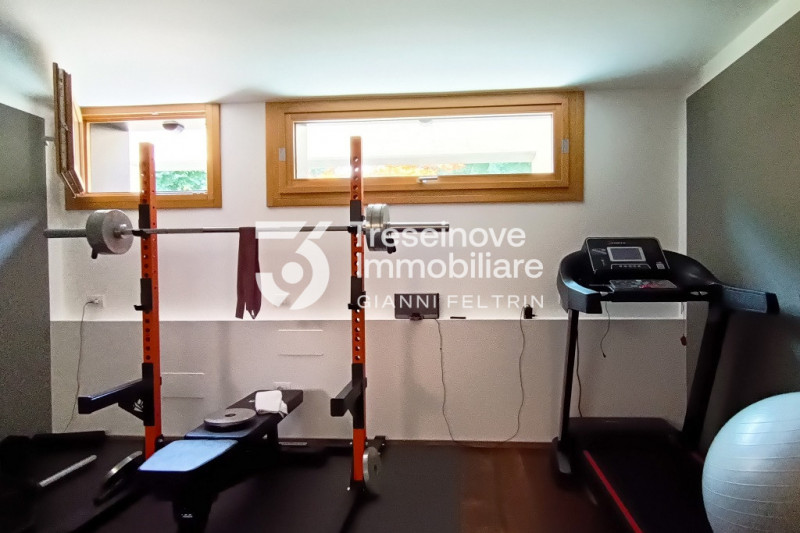 (Per INFO Feltrin ing. Gianni 3288349492) Proponiamo in vendita meravigliosa villa di design cont...