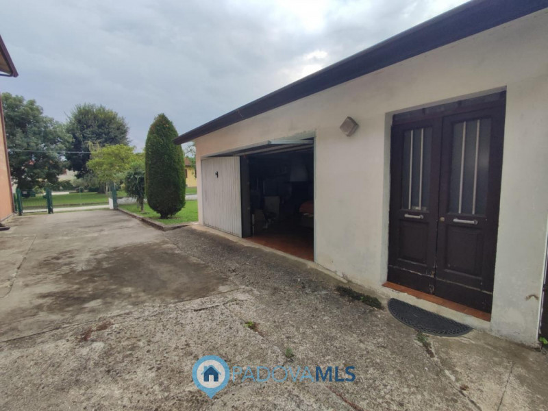 Immobile in esclusiva al Gruppo Padova MLS

Ti proponiamo un'accattivante porzione di bifamiliare...