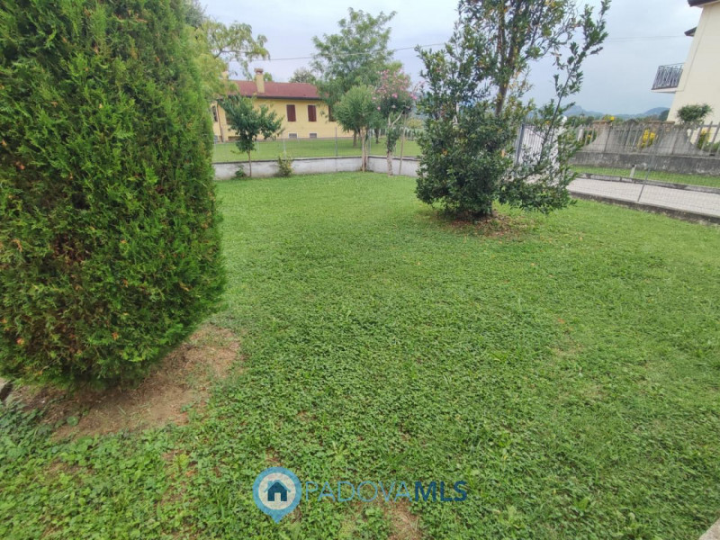 Immobile in esclusiva al Gruppo Padova MLS

Ti proponiamo un'accattivante porzione di bifamiliare...