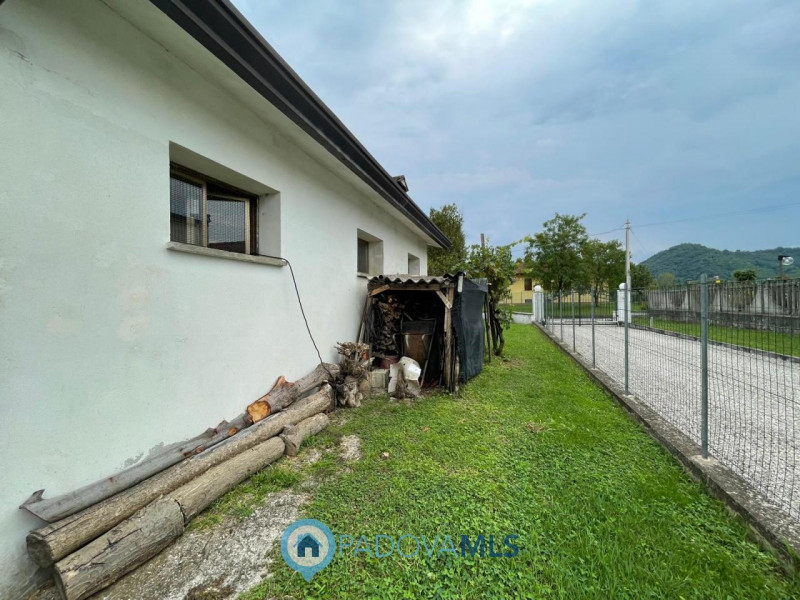 Immobile in esclusiva al Gruppo Padova MLS

Ti proponiamo un'accattivante porzione di bifamiliare...