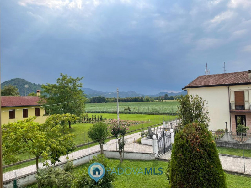 Immobile in esclusiva al Gruppo Padova MLS

Ti proponiamo un'accattivante porzione di bifamiliare...