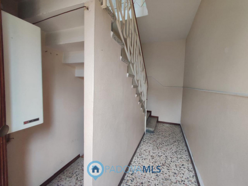 Immobile in esclusiva al Gruppo Padova MLS

Ti proponiamo un'accattivante porzione di bifamiliare...