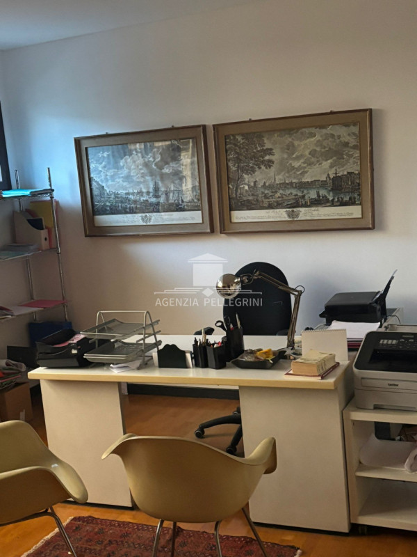 VICENZA, ZONA CORSO SS FELICE E FORTUNATO, proponiamo in affitto un elegante ufficio  arredato, o...