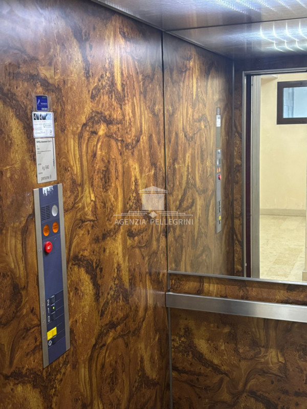 VICENZA, ZONA CORSO SS FELICE E FORTUNATO, proponiamo in affitto un elegante ufficio  arredato, o...