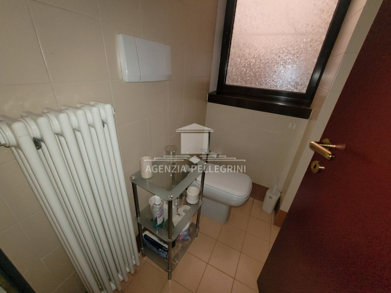 VICENZA, ZONA CORSO SS FELICE E FORTUNATO, proponiamo in affitto un elegante ufficio  arredato, o...