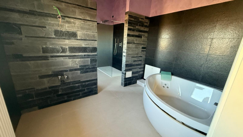 Camisano, immersa nel verde, vendesi tipica casa rurale ristrutturata completamente a nuovo e mai...