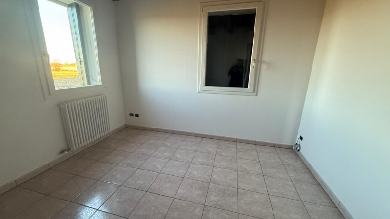 Camisano, immersa nel verde, vendesi tipica casa rurale ristrutturata completamente a nuovo e mai...