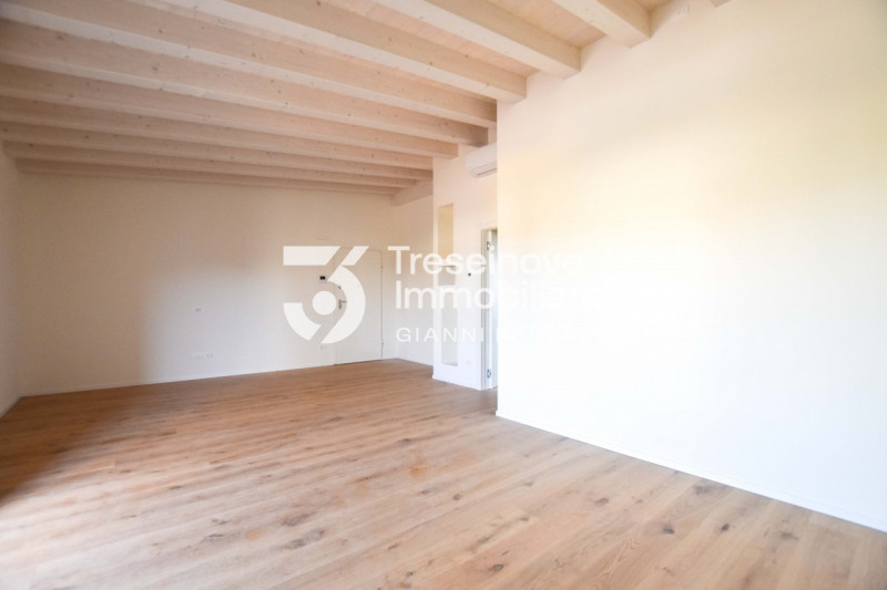 (Per INFO Feltrin ing. Gianni 3288349492) Proponiamo in vendita appartamenti al primo piano in fa...