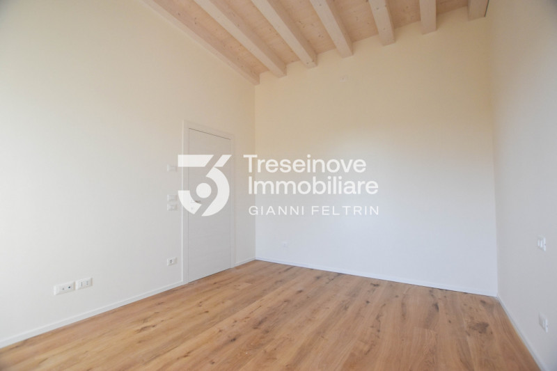 (Per INFO Feltrin ing. Gianni 3288349492) Proponiamo in vendita appartamenti al primo piano in fa...