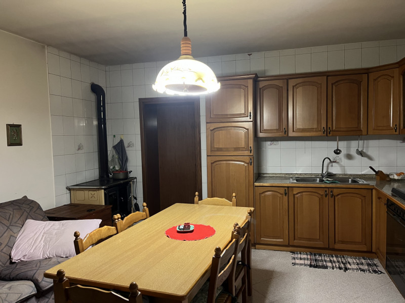 Se stai cercando un'opportunità unica nel cuore della natura, questa proprietà ubicata nel comune...