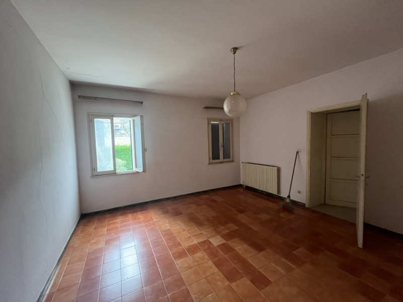 Se stai cercando un'opportunità unica nel cuore della natura, questa proprietà ubicata nel comune...