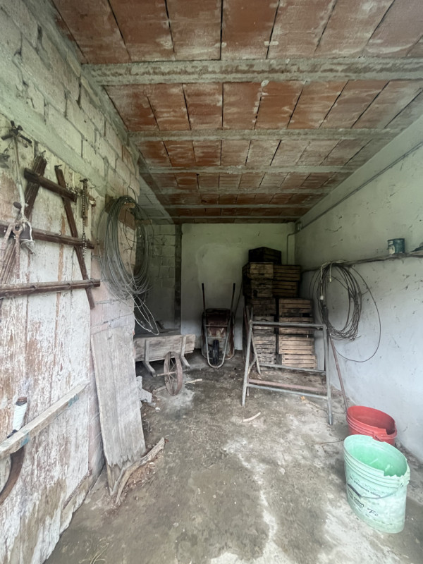 Se stai cercando un'opportunità unica nel cuore della natura, questa proprietà ubicata nel comune...