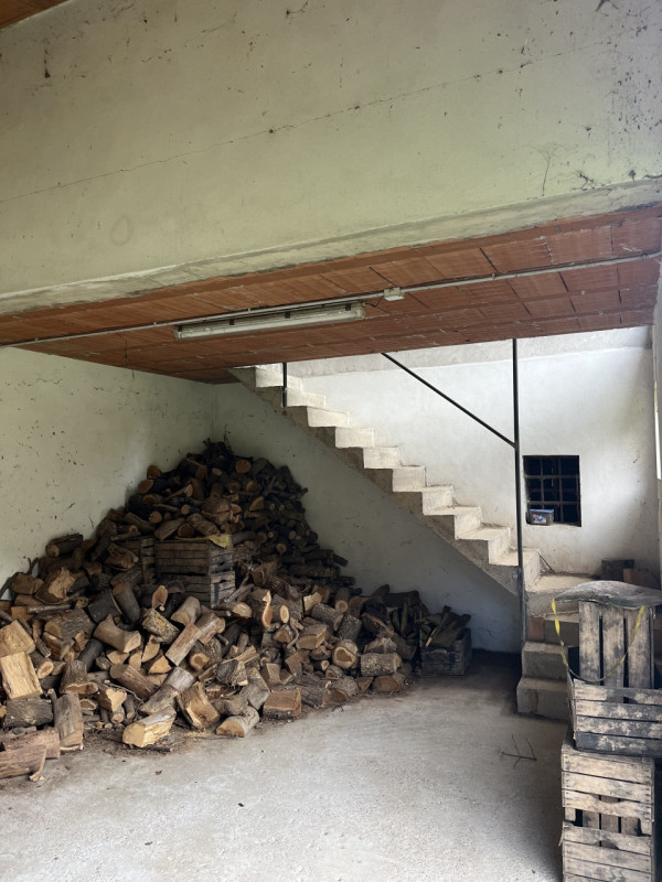 Se stai cercando un'opportunità unica nel cuore della natura, questa proprietà ubicata nel comune...