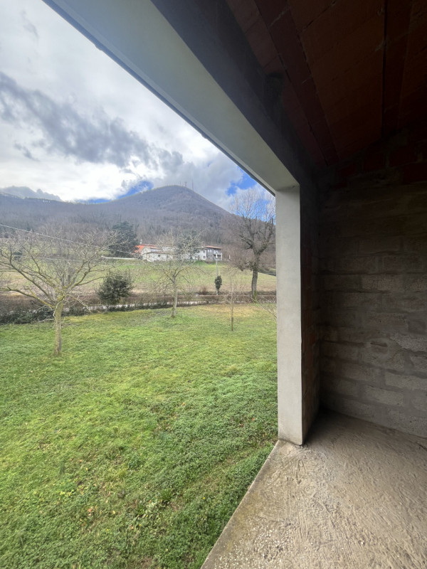 Se stai cercando un'opportunità unica nel cuore della natura, questa proprietà ubicata nel comune...