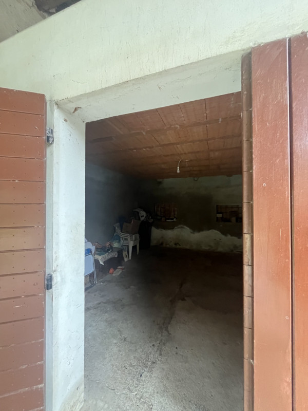 Se stai cercando un'opportunità unica nel cuore della natura, questa proprietà ubicata nel comune...