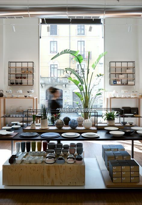 Proponiamo un'opportunità unica: un negozio con destinazione commerciale in vendita.

Perfetto pe...