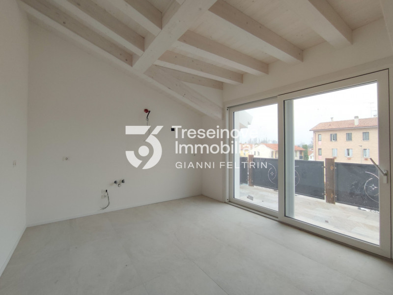 (Per INFO Simone 3427586513) Si propone in vendita attico all'ultimo piano di una nuova palazzina...