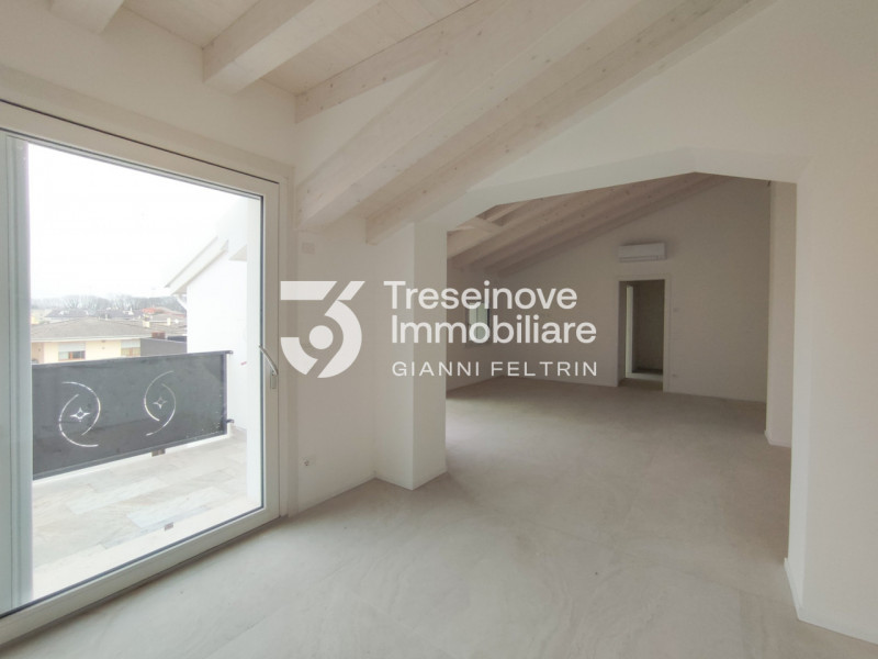 (Per INFO Simone 3427586513) Si propone in vendita attico all'ultimo piano di una nuova palazzina...