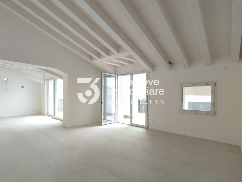 (Per INFO Simone 3427586513) Si propone in vendita attico all'ultimo piano di una nuova palazzina...