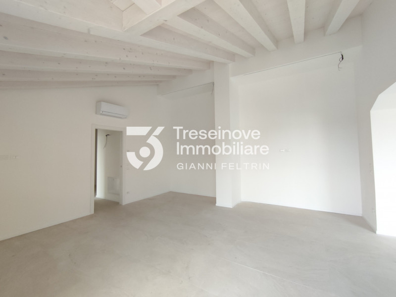 (Per INFO Simone 3427586513) Si propone in vendita attico all'ultimo piano di una nuova palazzina...