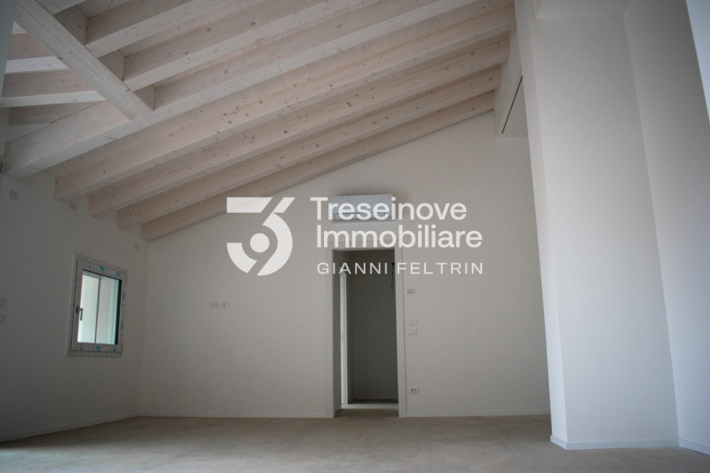 (Per INFO Simone 3427586513) Si propone in vendita attico all'ultimo piano di una nuova palazzina...