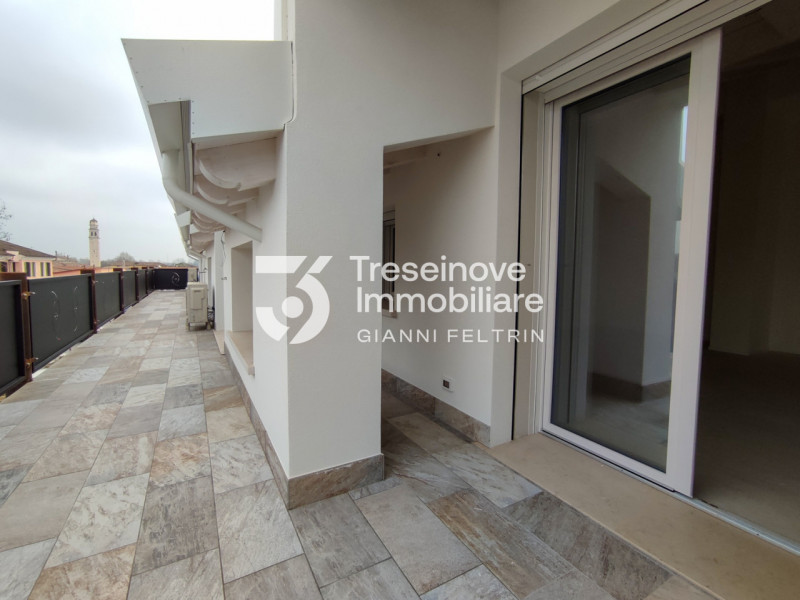 (Per INFO Simone 3427586513) Si propone in vendita attico all'ultimo piano di una nuova palazzina...