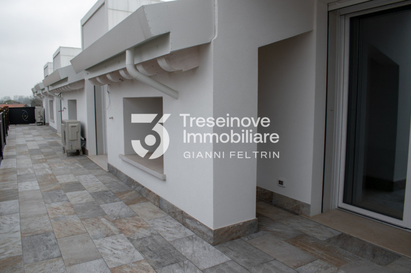 (Per INFO Simone 3427586513) Si propone in vendita attico all'ultimo piano di una nuova palazzina...