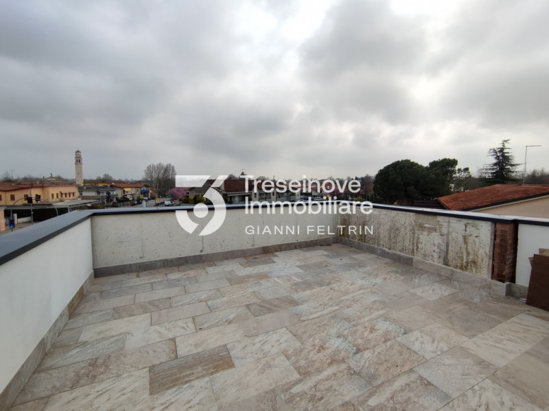 (Per INFO Simone 3427586513) Si propone in vendita attico all'ultimo piano di una nuova palazzina...