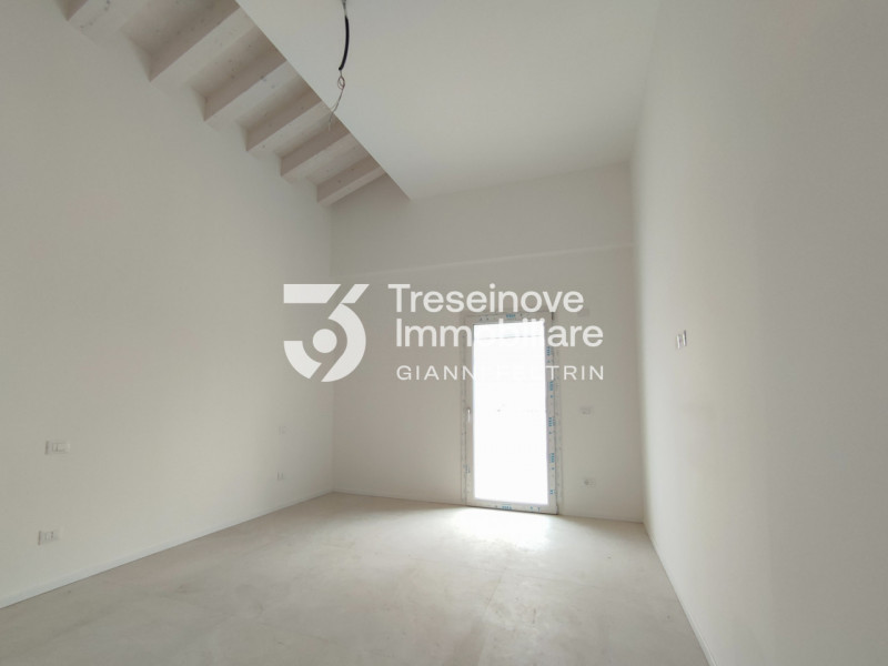 (Per INFO Simone 3427586513) Si propone in vendita attico all'ultimo piano di una nuova palazzina...