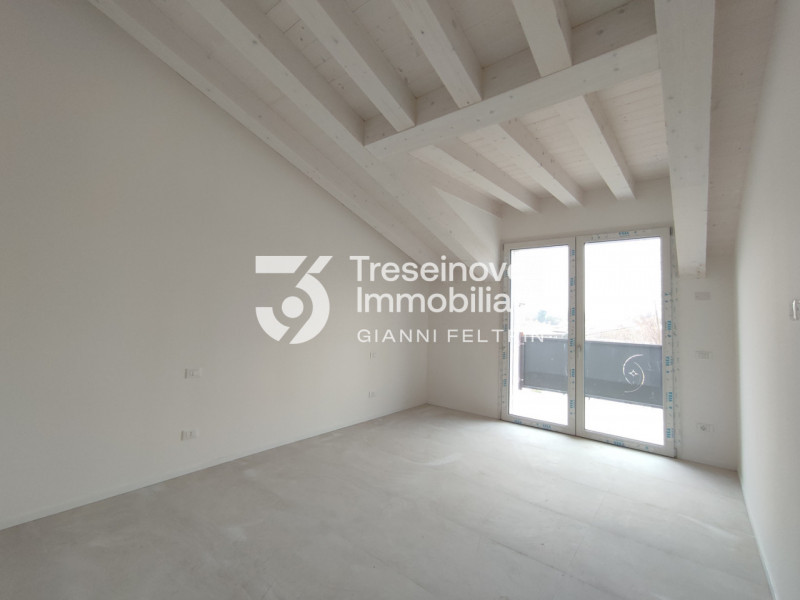 (Per INFO Simone 3427586513) Si propone in vendita attico all'ultimo piano di una nuova palazzina...