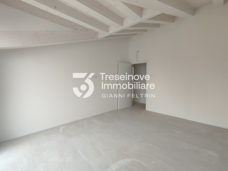 (Per INFO Simone 3427586513) Si propone in vendita attico all'ultimo piano di una nuova palazzina...