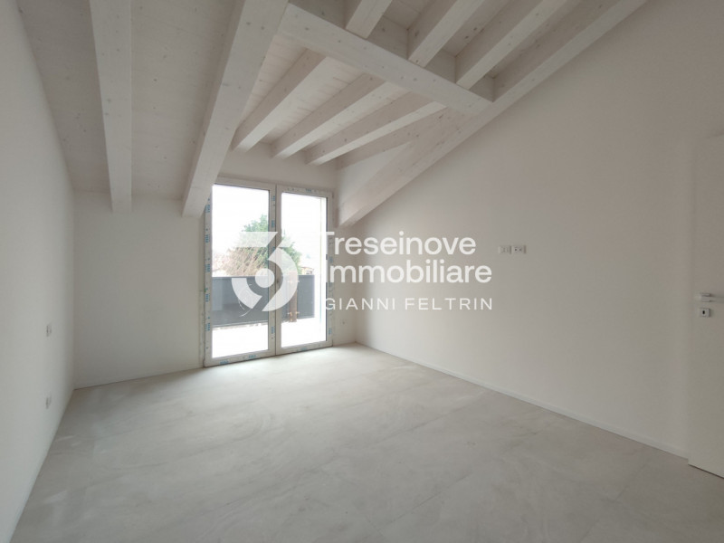 (Per INFO Simone 3427586513) Si propone in vendita attico all'ultimo piano di una nuova palazzina...