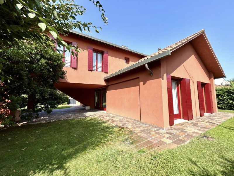 (Per INFO 3316190143) A Trebaseleghe, in zona centrale, proponiamo in vendita una casa singola di...