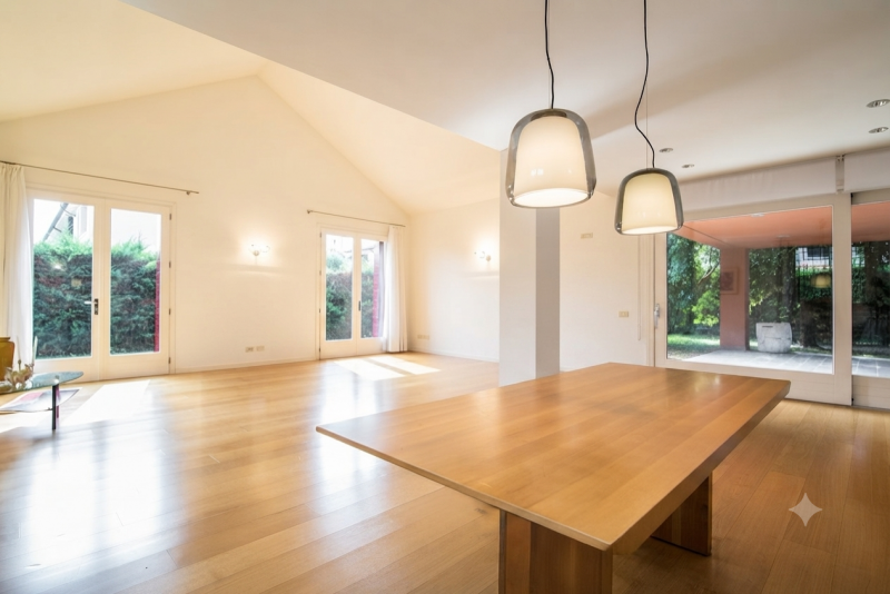 (Per INFO 3316190143) A Trebaseleghe, in zona centrale, proponiamo in vendita una casa singola di...