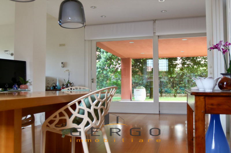 (Per INFO 3316190143) A Trebaseleghe, in zona centrale, proponiamo in vendita una casa singola di...