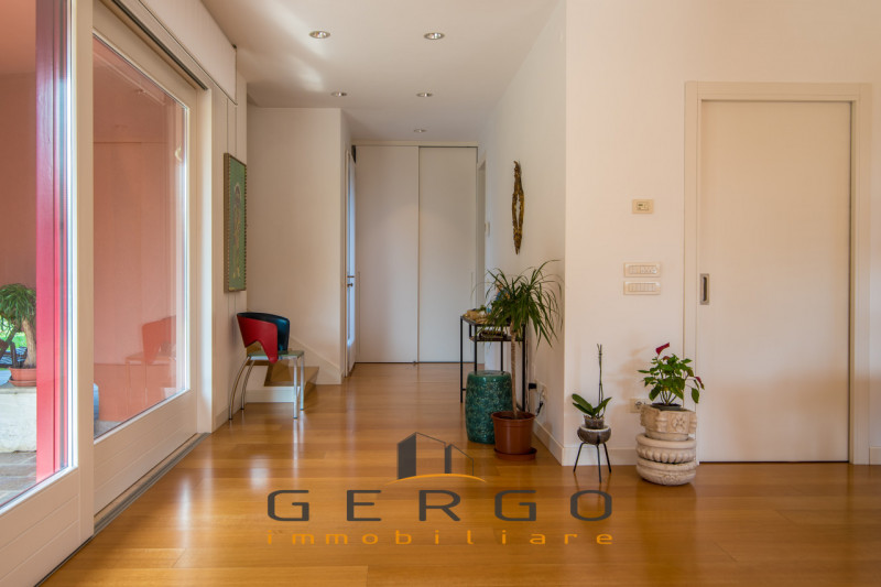 (Per INFO 3316190143) A Trebaseleghe, in zona centrale, proponiamo in vendita una casa singola di...