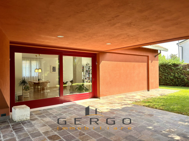 (Per INFO 3316190143) A Trebaseleghe, in zona centrale, proponiamo in vendita una casa singola di...