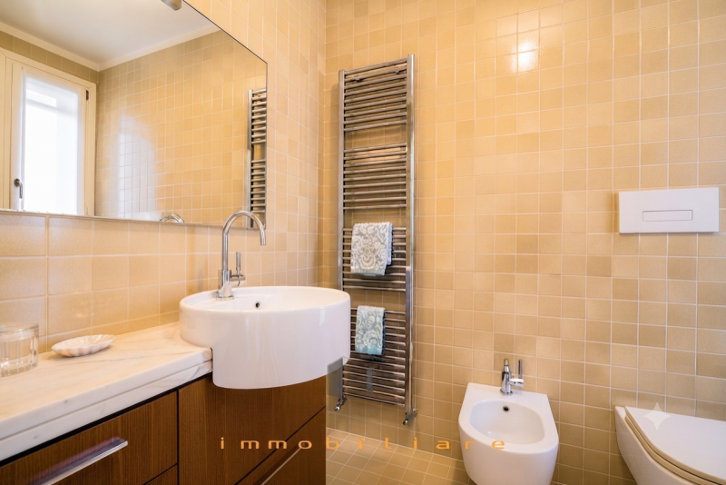 (Per INFO 3316190143) A Trebaseleghe, in zona centrale, proponiamo in vendita una casa singola di...