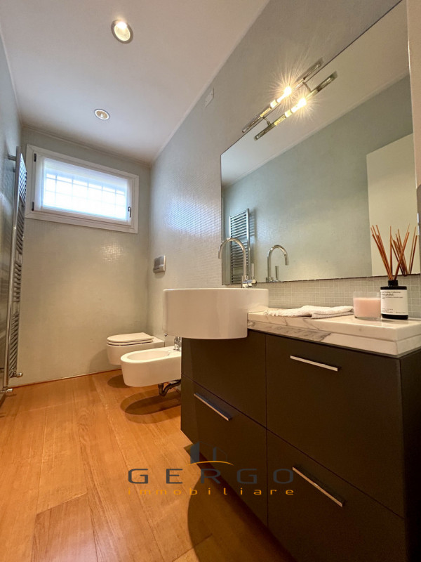 (Per INFO 3316190143) A Trebaseleghe, in zona centrale, proponiamo in vendita una casa singola di...