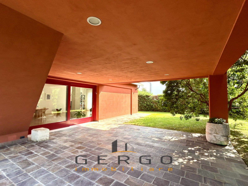 (Per INFO 3316190143) A Trebaseleghe, in zona centrale, proponiamo in vendita una casa singola di...