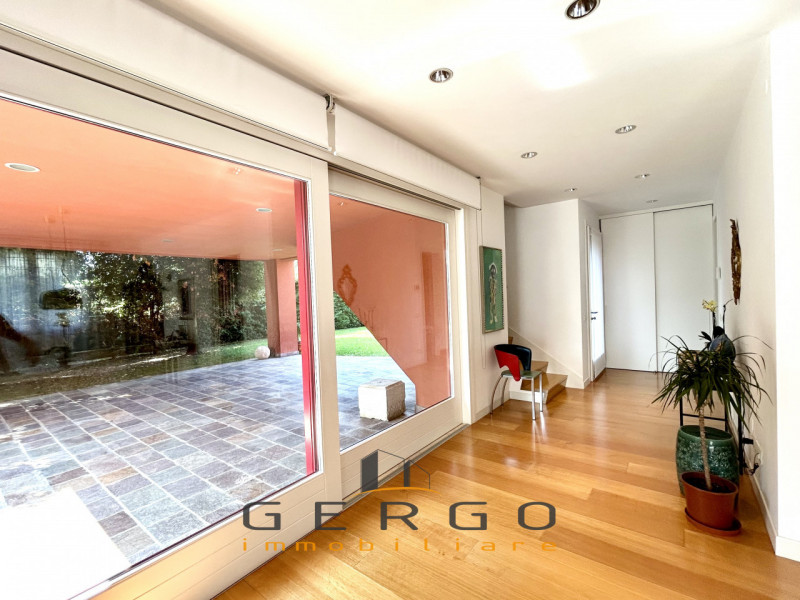 (Per INFO 3316190143) A Trebaseleghe, in zona centrale, proponiamo in vendita una casa singola di...