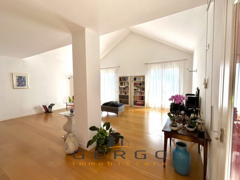 (Per INFO 3316190143) A Trebaseleghe, in zona centrale, proponiamo in vendita una casa singola di...