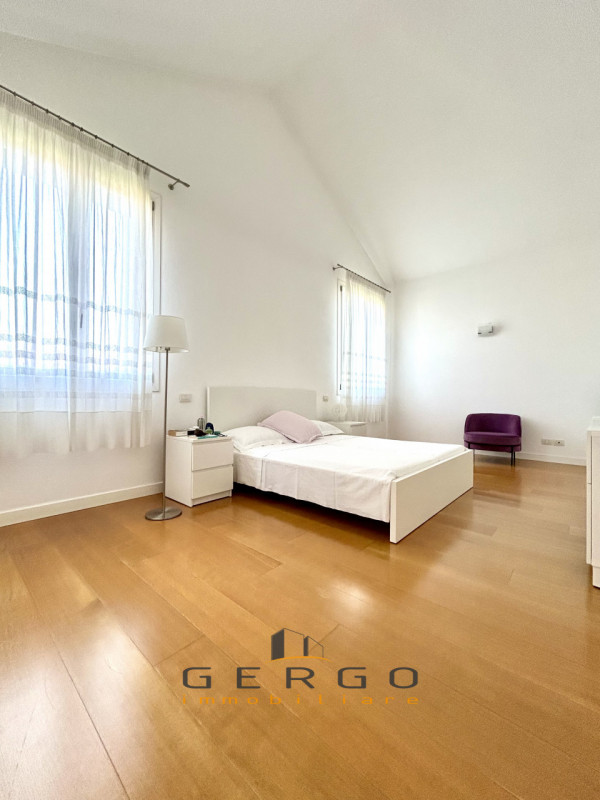 (Per INFO 3316190143) A Trebaseleghe, in zona centrale, proponiamo in vendita una casa singola di...