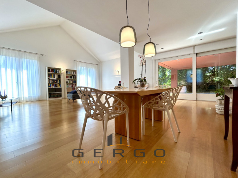 (Per INFO 3316190143) A Trebaseleghe, in zona centrale, proponiamo in vendita una casa singola di...