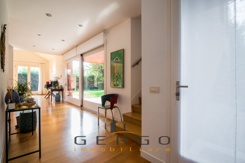(Per INFO 3316190143) A Trebaseleghe, in zona centrale, proponiamo in vendita una casa singola di...