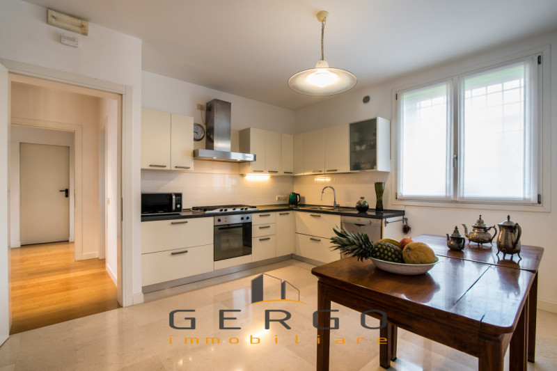 (Per INFO 3316190143) A Trebaseleghe, in zona centrale, proponiamo in vendita una casa singola di...