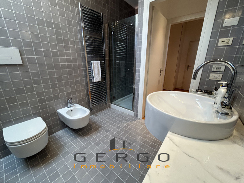 (Per INFO 3316190143) A Trebaseleghe, in zona centrale, proponiamo in vendita una casa singola di...