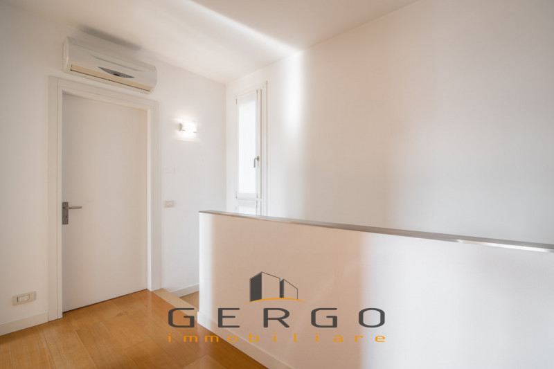 (Per INFO 3316190143) A Trebaseleghe, in zona centrale, proponiamo in vendita una casa singola di...