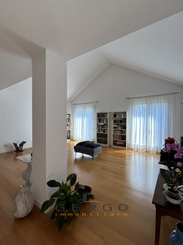 (Per INFO 3316190143) A Trebaseleghe, in zona centrale, proponiamo in vendita una casa singola di...